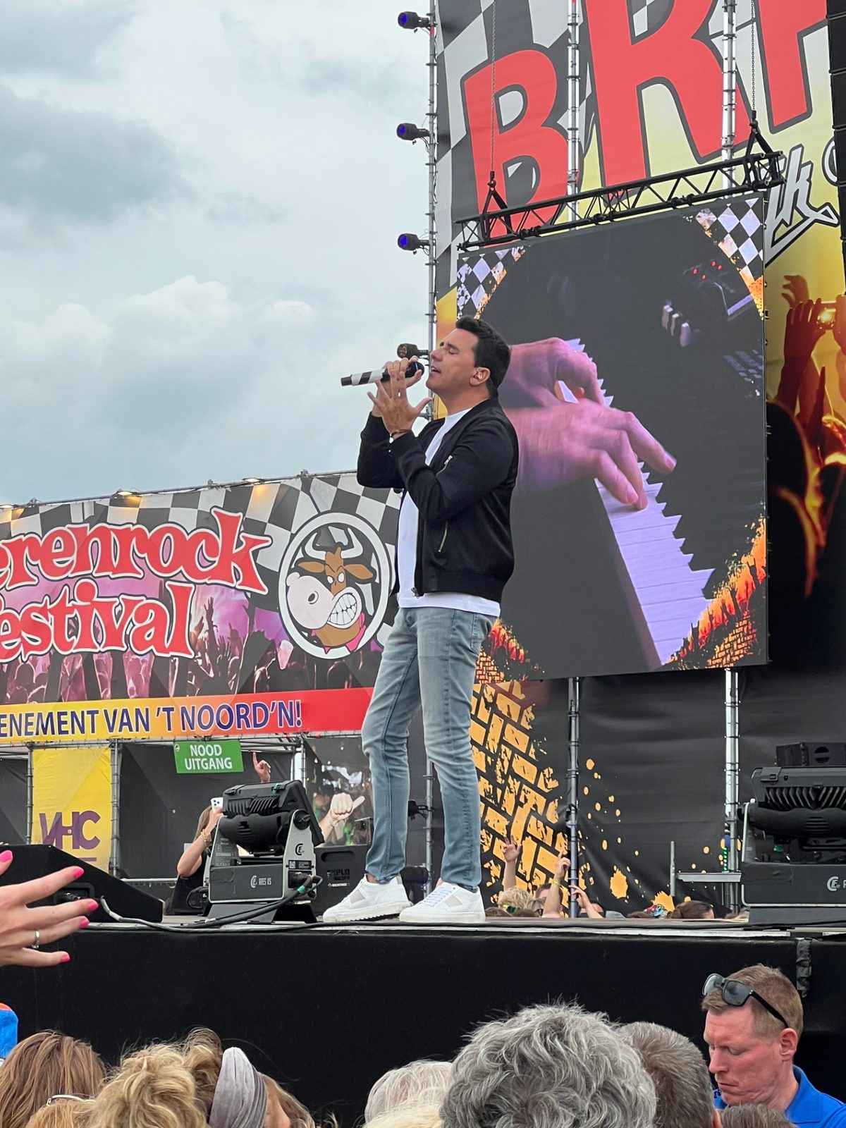 Jan Smit zingt op het podium van Boerenrock Festival 2026