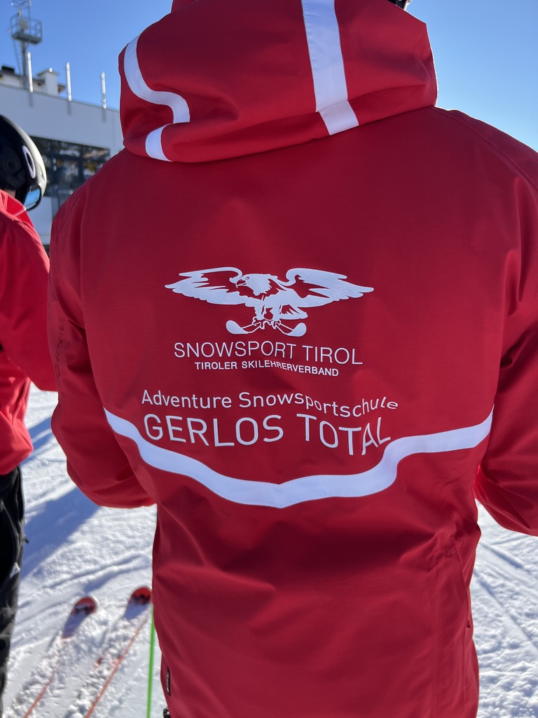 Rode jas van Adventure Snowsportschule Gerlos Total